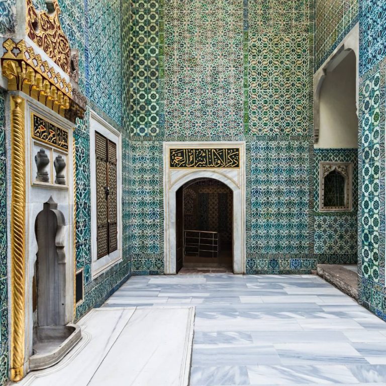 a-wonderful-shot-from-inside-the-topkapi-palace-museum