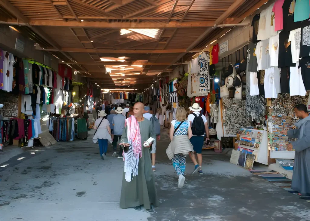 Busy tourist market, Valley of the Kings, Luxor, River Nile, Egypt.