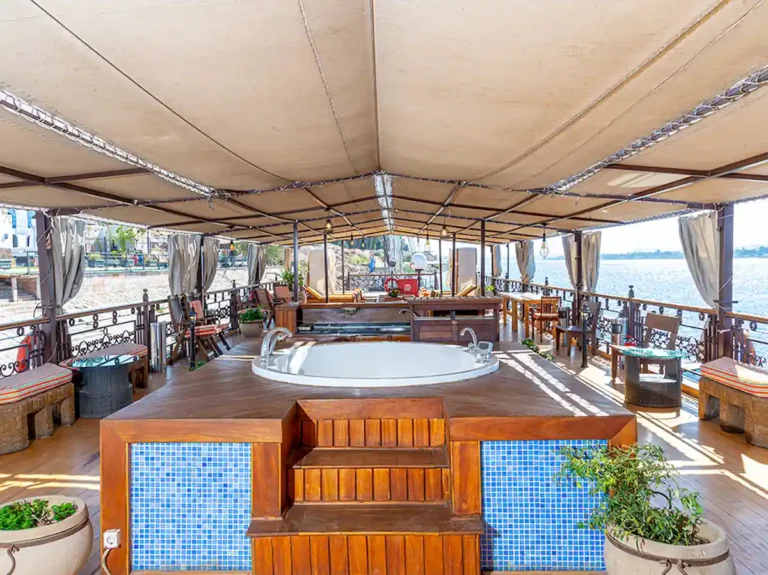 Sonesta Dahabeya Amirat sun deck