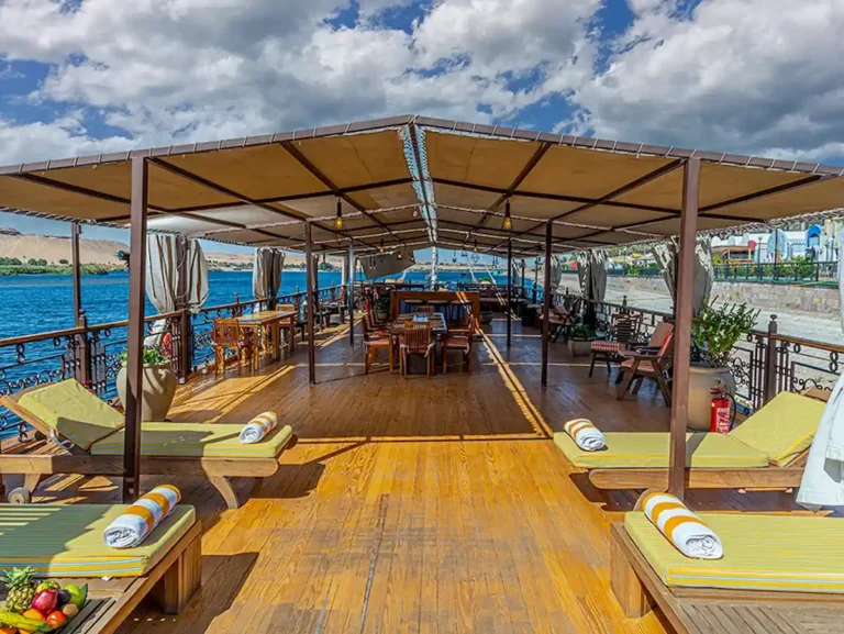 Sonesta Dahabeya Amirat sun lounges