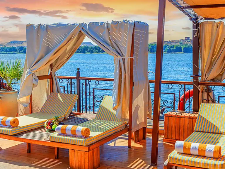 Sonesta Dahabeya Amirat sun lounges 2